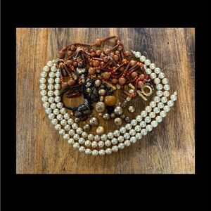 LOT: Broken Jewelry/Beads/Jewelry Findings